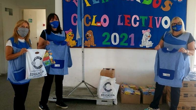 Guardapolvos y kits escolares para todos los jardines