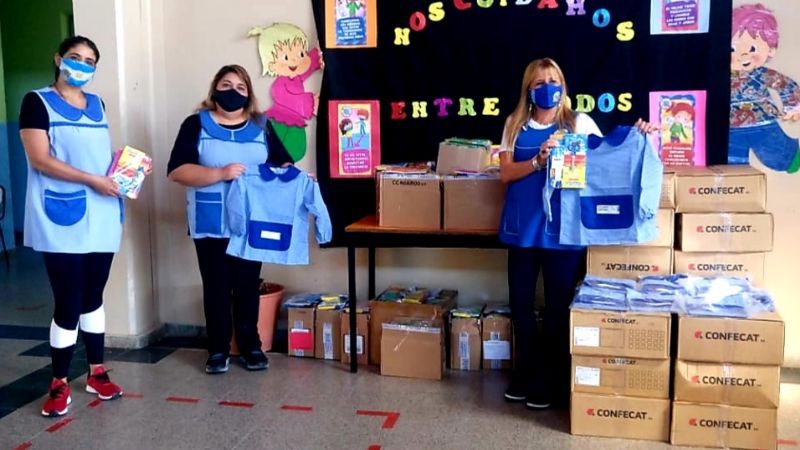 Guardapolvos y kits escolares para todos los jardines