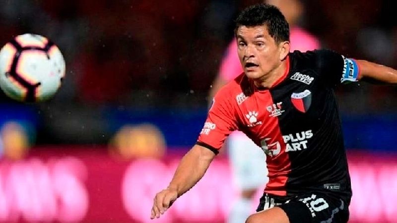 Colón, con la duda del “Pulga”, visita hoy a Platense