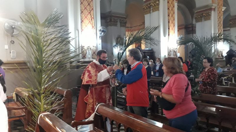 Con el recorrido del Cristo Crucificado por las calles inició la Semana Santa
