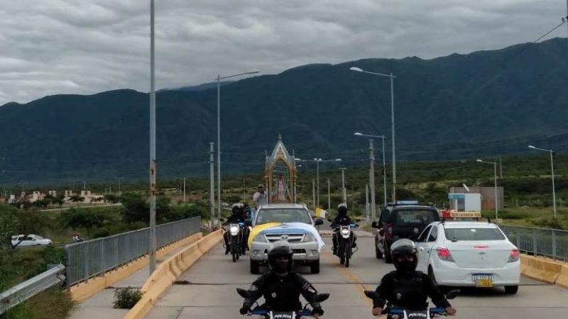 Con el recorrido del Cristo Crucificado por las calles inició la Semana Santa