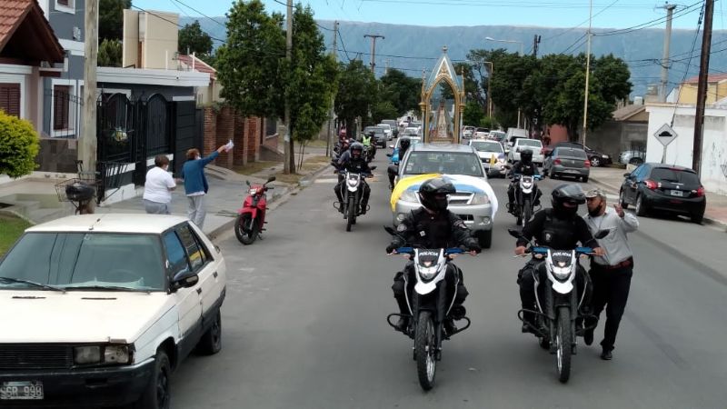 Con el recorrido del Cristo Crucificado por las calles inició la Semana Santa