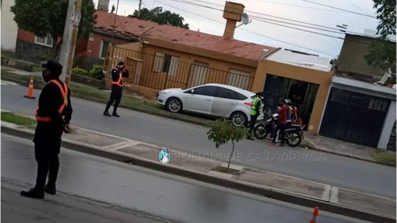 Descontrol: más de 50 vehículos secuestrados y notificaciones por fiesta privada