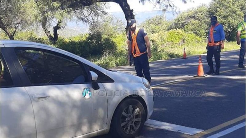 Descontrol: más de 50 vehículos secuestrados y notificaciones por fiesta privada