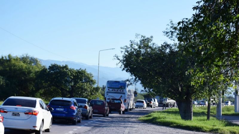 Descontentos por el aumento, municipales cortan ruta 38