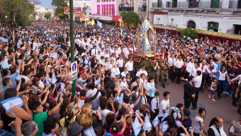 Ginocchio destacó un libro sobre turismo de motivación religiosa
