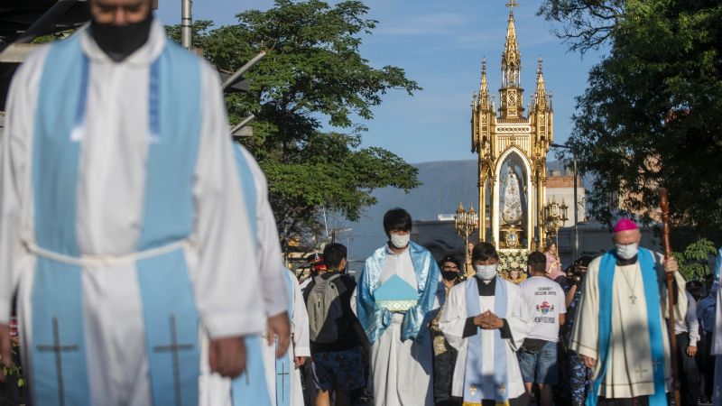 Ginocchio destacó un libro sobre turismo de motivación religiosa