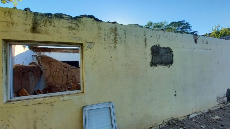 Se derrumbó el techo de una construcción en el Polideportivo