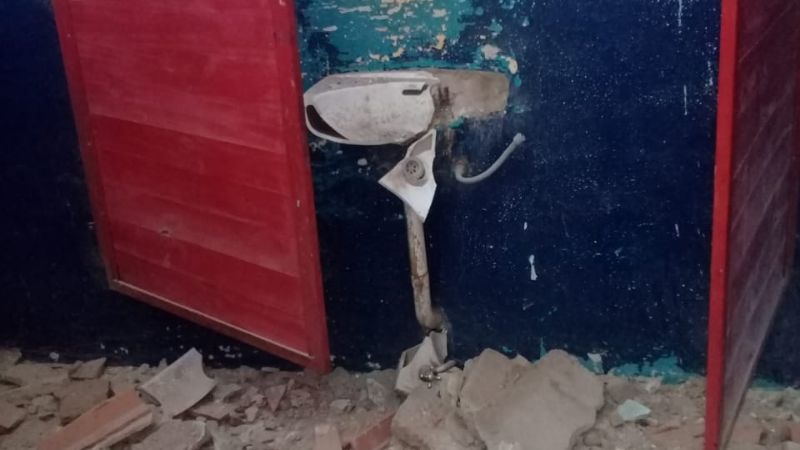 Se derrumbó el techo de una construcción en el Polideportivo