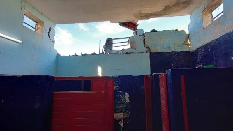 Se derrumbó el techo de una construcción en el Polideportivo
