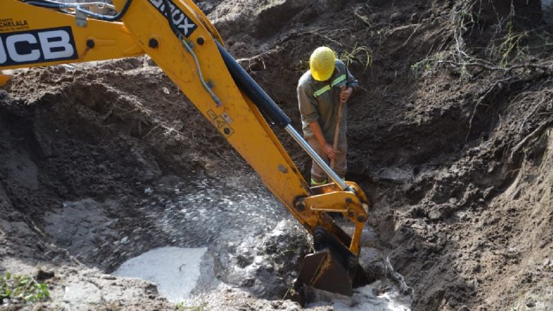 Conexión clandestina en caño de impulsión dejó a miles de usuarios sin agua