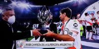 PONZIO, el capitán de River, con una nueva Copa para las vitrinas del Monumental.