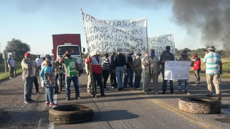 Municipales de Icaño cortan ruta nacional 157 en Quirós