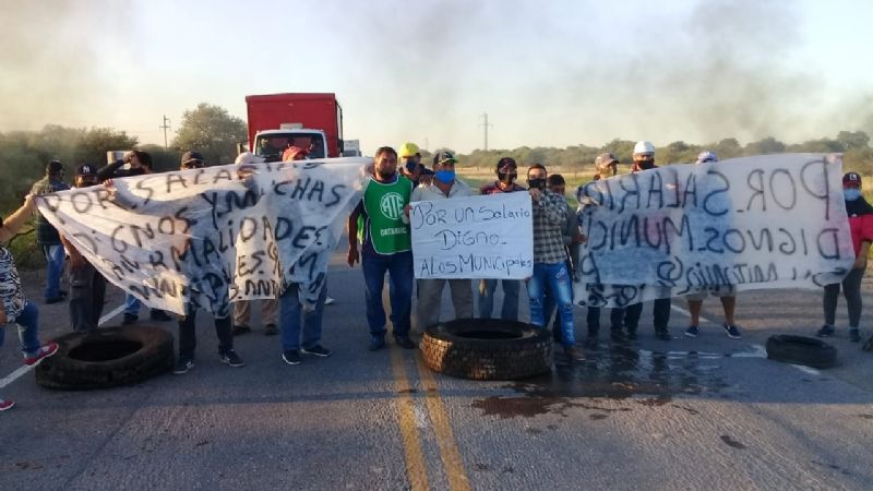 Municipales de Icaño cortan ruta nacional 157 en Quirós