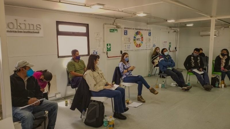 Mesa de diálogo de la serie “Hechos, No Palabras”, con las comunidades y Livent