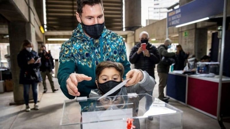 Messi votó en Barcelona, ¿un guiño a la continuidad?