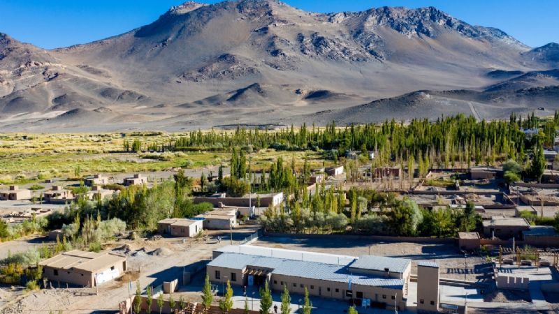 Jalil junto a los ministros Guzmán y Trotta inauguraron escuela y Parque Solar