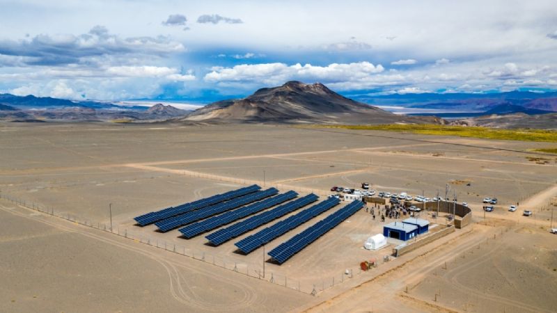 Jalil junto a los ministros Guzmán y Trotta inauguraron escuela y Parque Solar