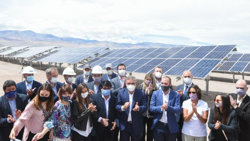 Jalil junto a los ministros Guzmán y Trotta inauguraron escuela y Parque Solar
