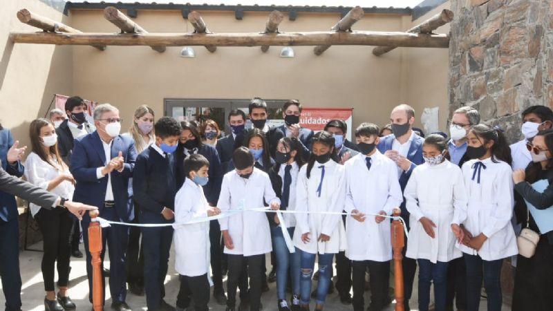 Jalil junto a los ministros Guzmán y Trotta inauguraron escuela y Parque Solar