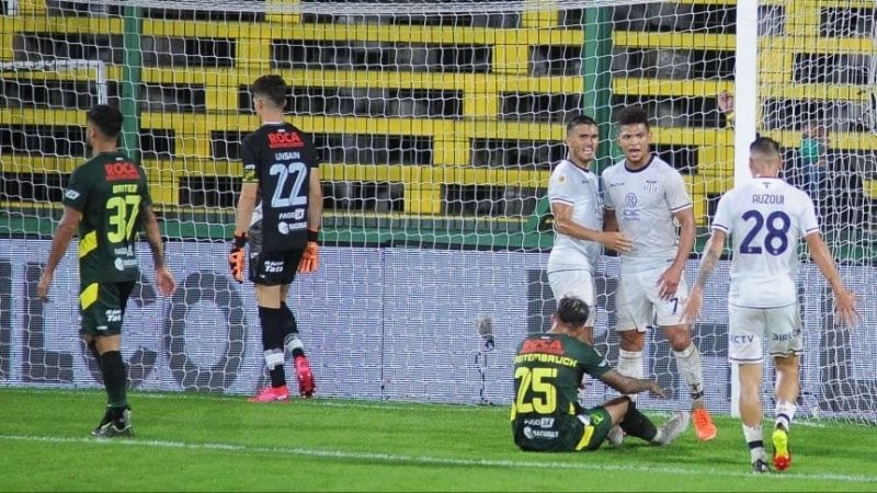 Talleres empató con dos goles en contra de Defensa