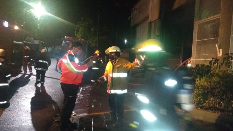 Trabajaron hasta las 4 de la madrugada para apagar las llamas en Agua Rica