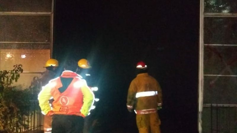 Trabajaron hasta las 4 de la madrugada para apagar las llamas en Agua Rica