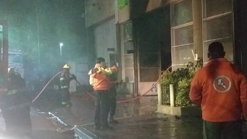 Trabajaron hasta las 4 de la madrugada para apagar las llamas en Agua Rica