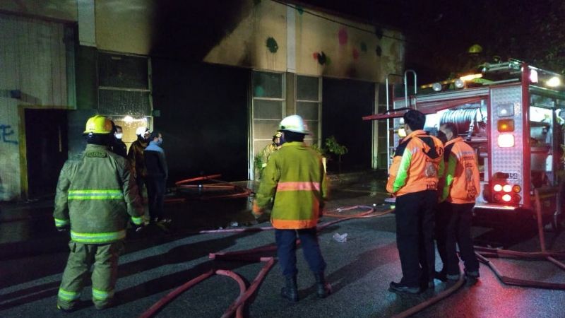 Trabajaron hasta las 4 de la madrugada para apagar las llamas en Agua Rica