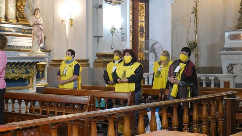 Los comunicadores sociales rindieron su homenaje a la Virgen del Valle