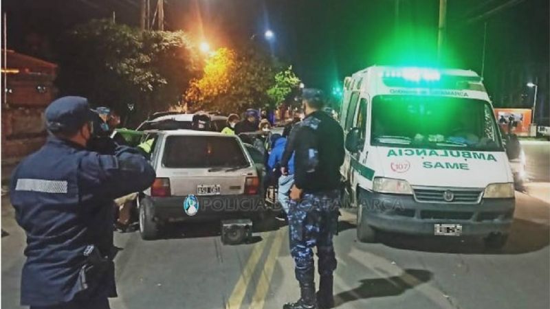 Automovilista chocó contra dos vehículos y todos terminaron con heridas