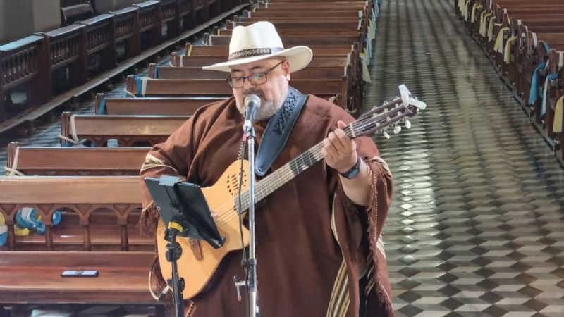Emotiva vigilia por los 130 años de la Coronación Pontificia de la Virgen