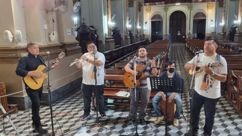 Emotiva vigilia por los 130 años de la Coronación Pontificia de la Virgen