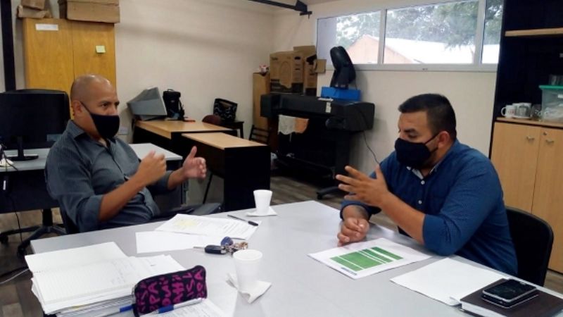 Reunión de planificación para obras de limpieza en Escuelas