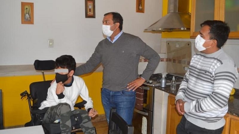 Sánchez visitó a familias de niños con discapacidades motoras