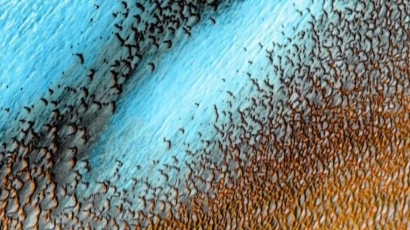La NASA compartió una asombrosa imagen de las dunas azules en Marte