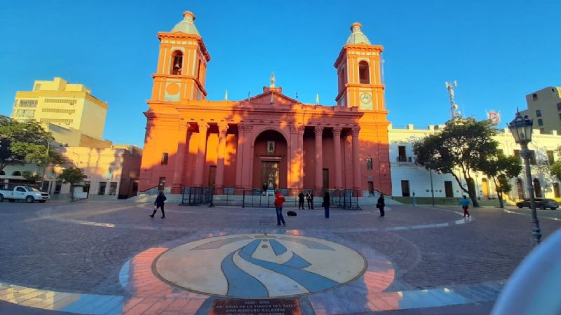 La Madre del Valle se acerca a sus hijos