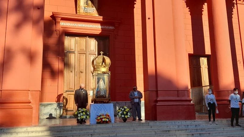 La Madre del Valle se acerca a sus hijos