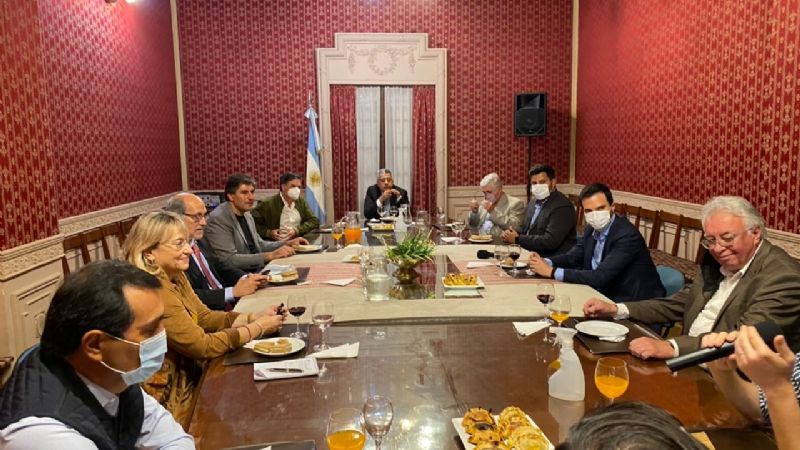 El ministro Álvarez se reunió con empresarios para atraer inversiones