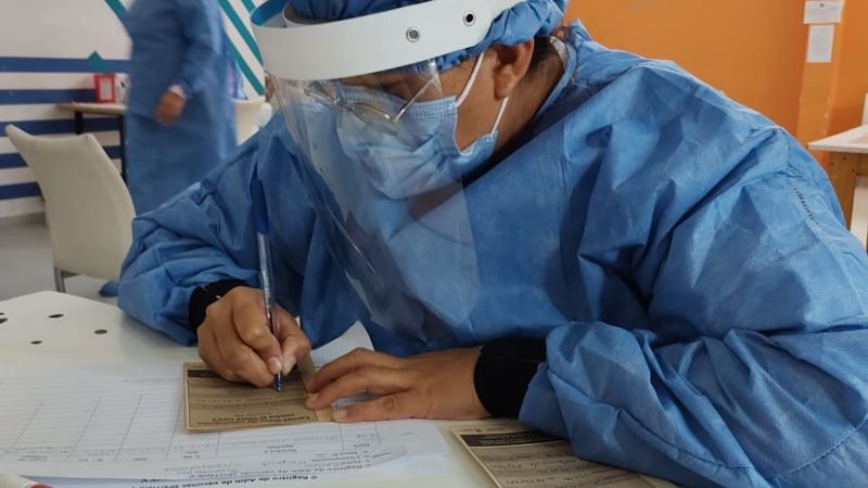 Vacunan contra el Covid-19 solo los turnos aprobados