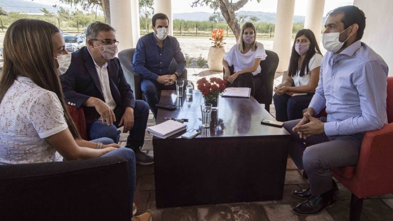 Gobierno adelantará pago de incremento salarial y auxiliará a más privados