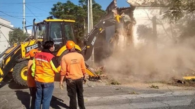 Demolieron una vivienda con riesgo de colapso