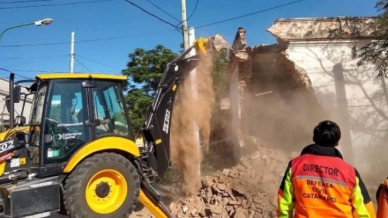 Demolieron una vivienda con riesgo de colapso