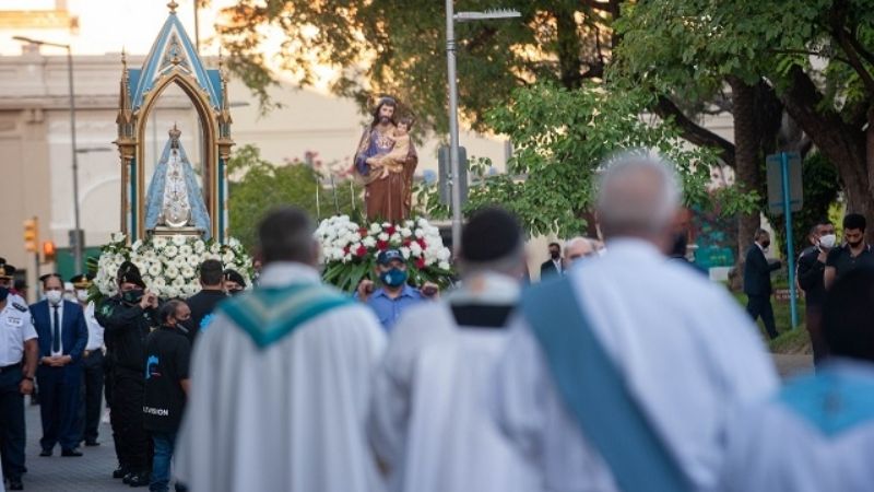 Miles de fieles vivieron desde sus hogares  el emotivo paso de la Virgen del Valle