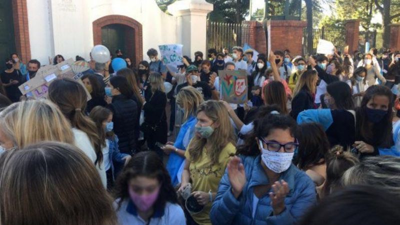 Revista científica afirma que las clases presenciales incrementan los casos de coronavirus