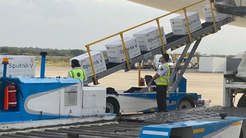 El domingo llegará el nuevo vuelo con más vacunas Sputnik V