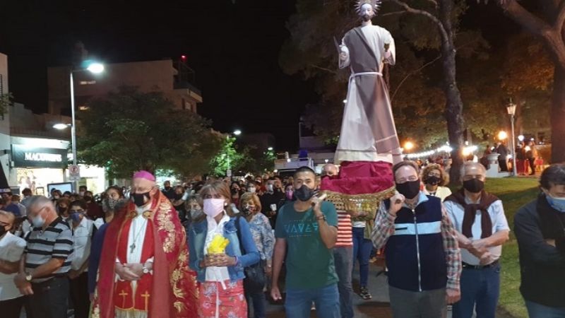 Vía Crucis alrededor de la plaza 25 de Mayo