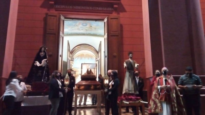 Vía Crucis alrededor de la plaza 25 de Mayo