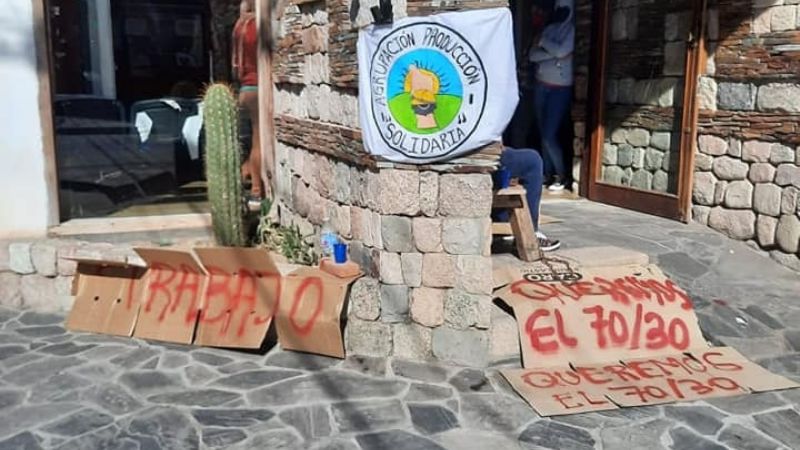 Encadenados piden trabajo en las mineras