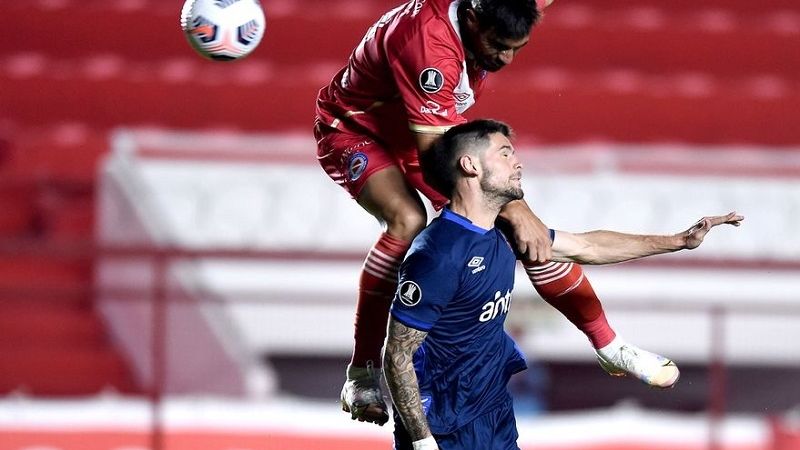 Argentinos debutó venciendo 2-0 a Nacional de Montevideo